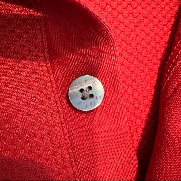 Nike Golf medium maroon long sleeve gold polo sleeves have been shortened - Picture 6 of 11